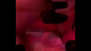 godage gay dans une cage