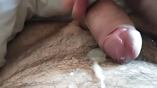 Masturbación careless peludo y corrida